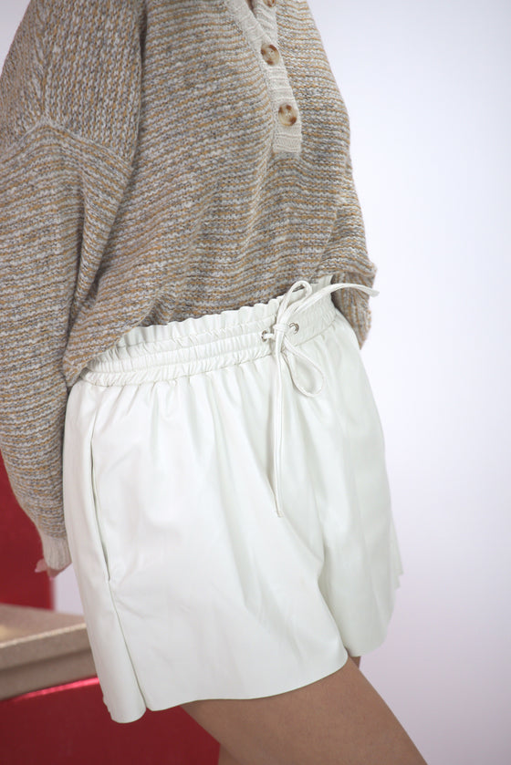 Faux leather shorts off white